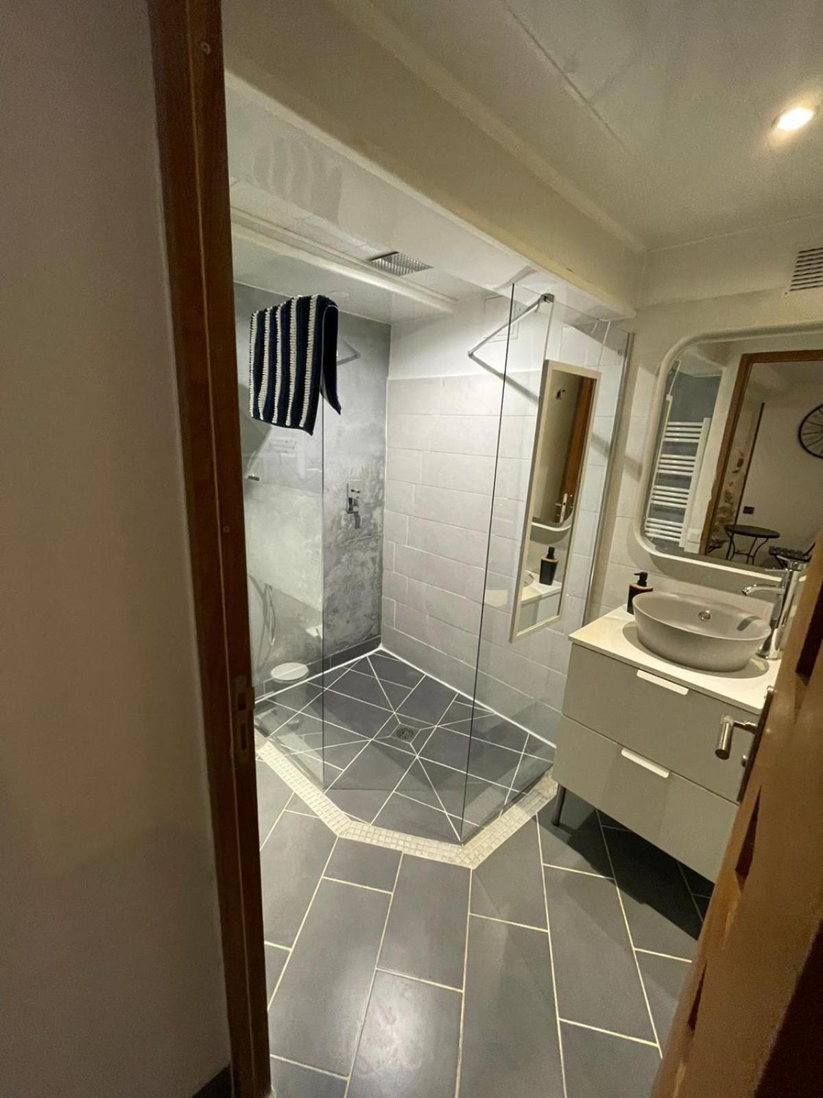 Spacious Town House With Balcony Montagnac  Ngoại thất bức ảnh