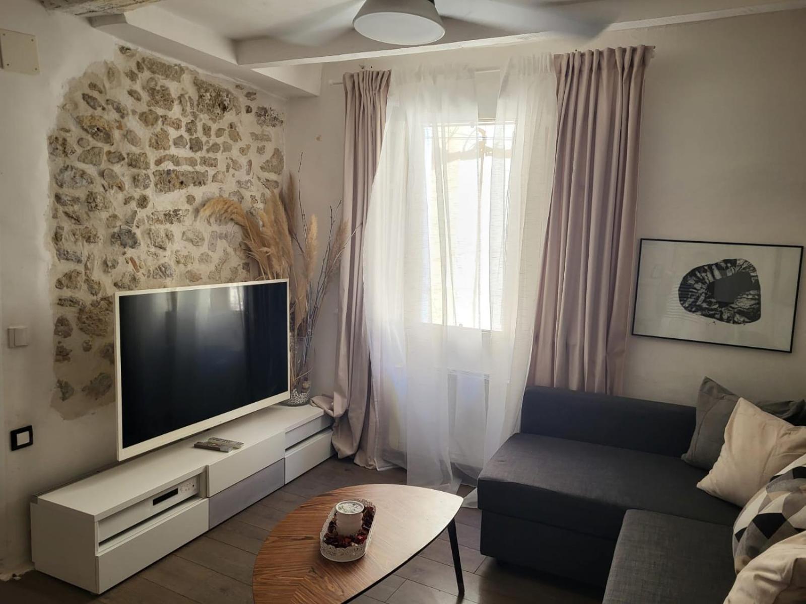Spacious Town House With Balcony Montagnac  Ngoại thất bức ảnh